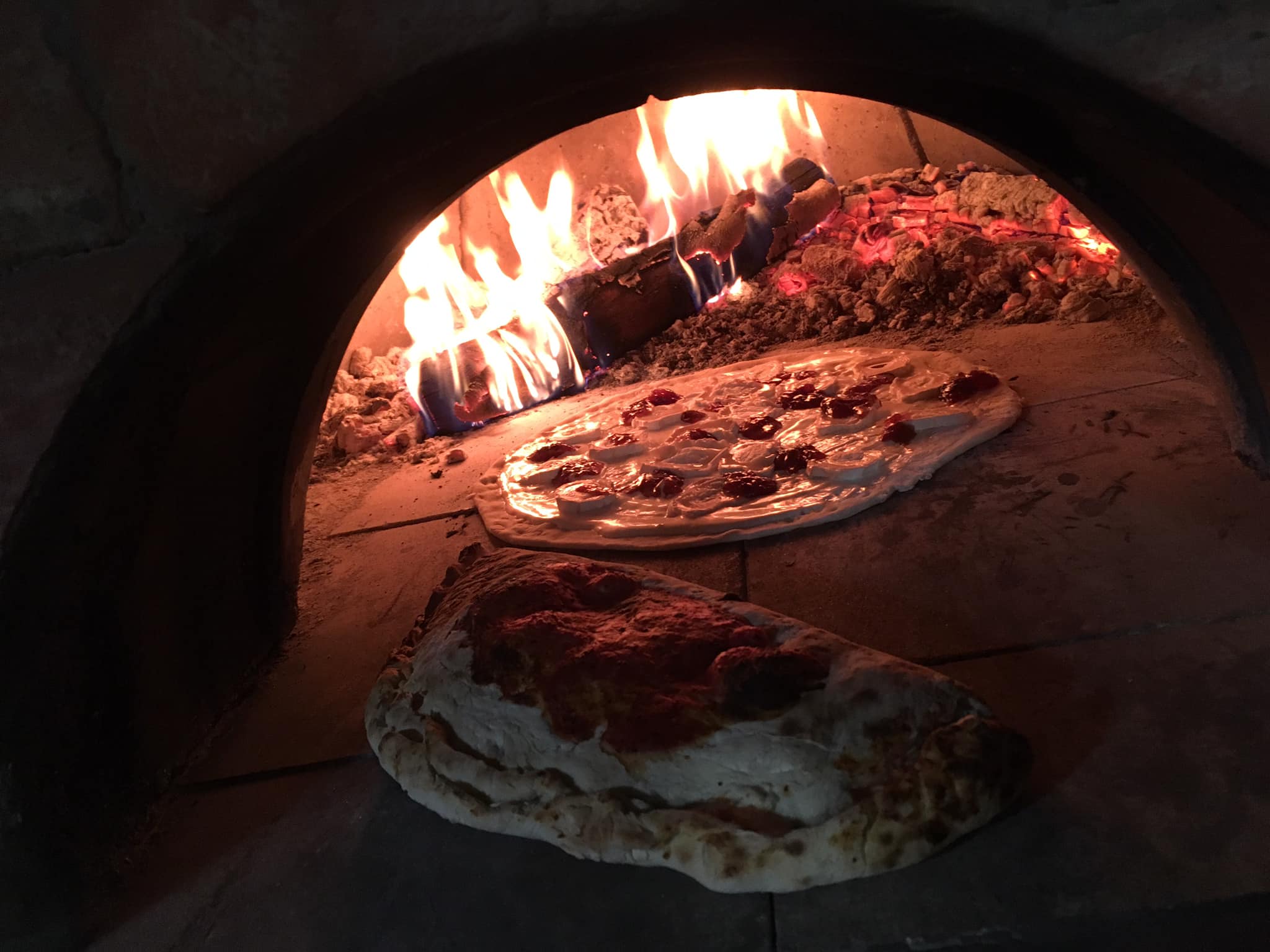 pizza feu de bois clamensane terres clot du jay